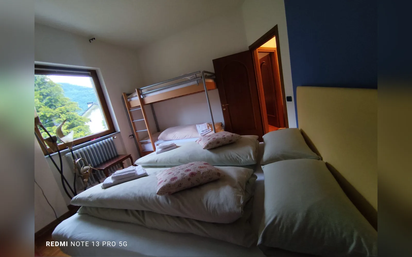 Camera con bagno privato — CASA IN FIORE, Sondrio (Lazio) (foto 11)